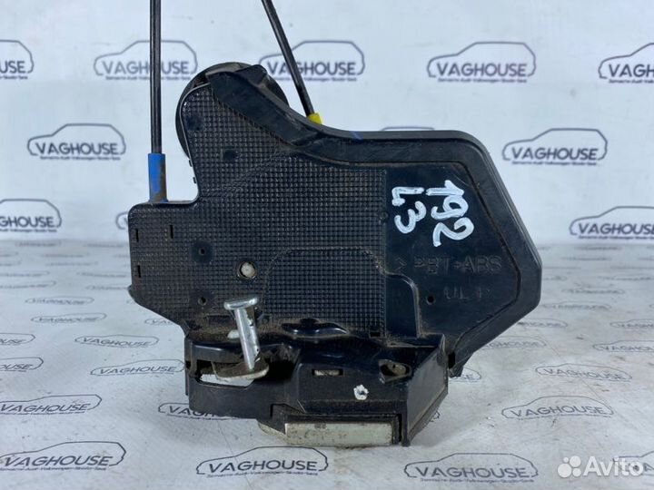 Замок двери задний левый Toyota Corolla 120 1.6