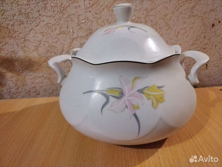 Фарфоровая супница