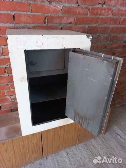 Сейф металлический