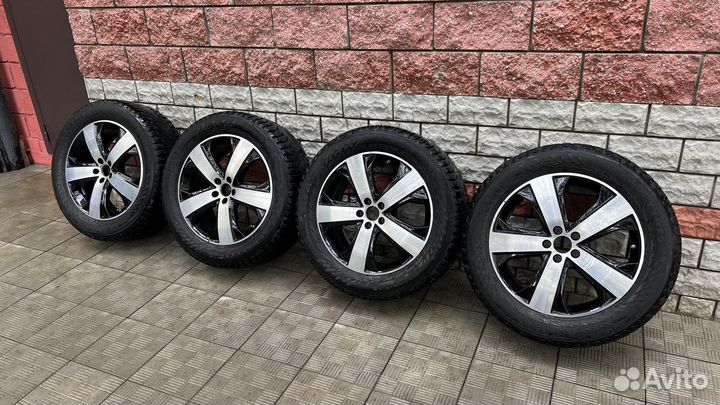 Nokian Tyres Hakkapeliitta 9 SUV 275/50 R20 113N