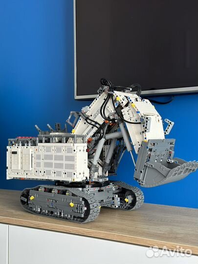 Lego экскаватор Liebherr R 9800