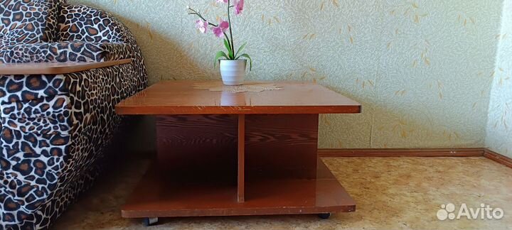 Журнальный столик