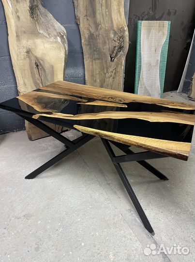 Стол из слэба и смолы
