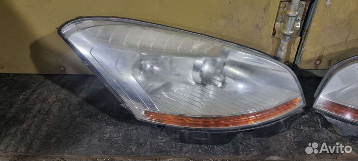Фары Citroen Grand C4 Picasso 1