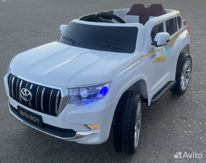 Детский электромобиль LC200 новый