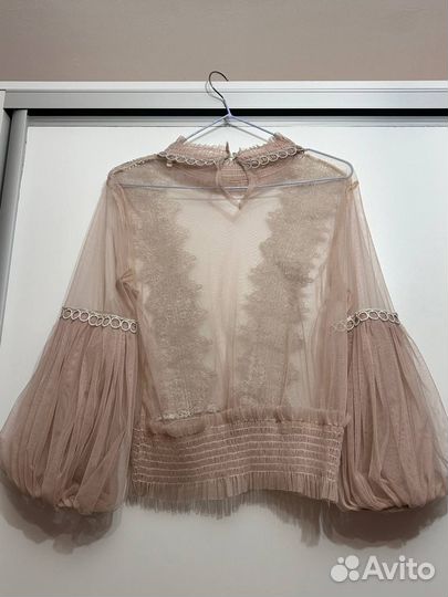 Блузка с объемными рукавами