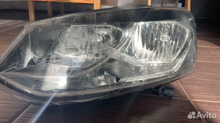 Битая фара Volkswagen polo 2019 оригинал
