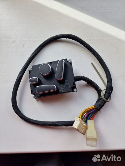 Блок кнопок сидения kdnbuj80008A