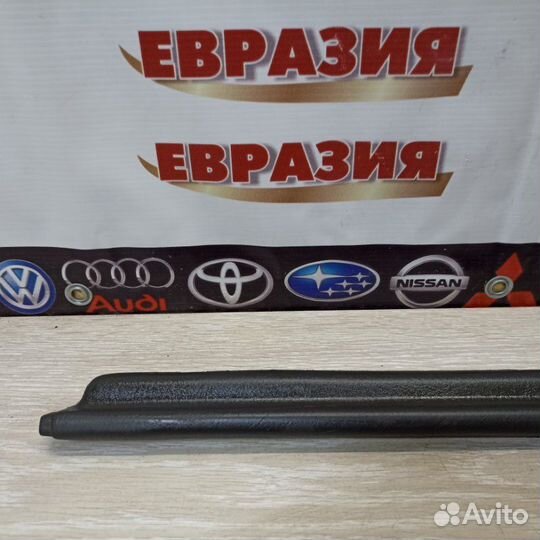 Накладка на порог передняя правая Toyota Duet