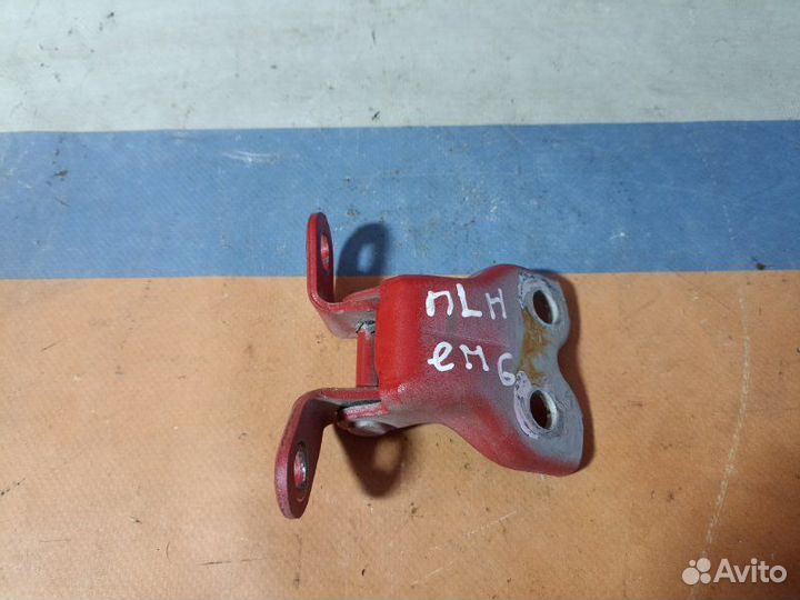 Петля двери передняя левая Geely Emgrand