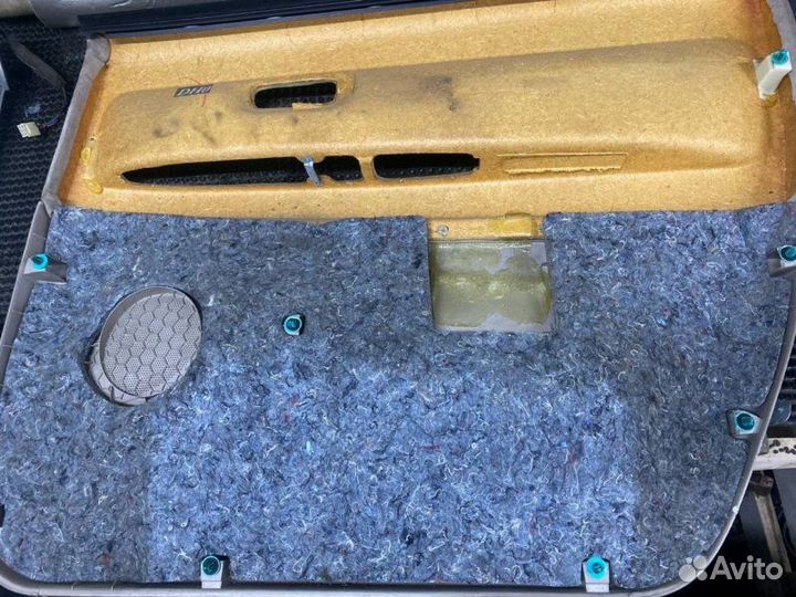 Обшивка боковой двери задняя левая Toyota Gaia