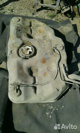 Бензобак Nissan almera