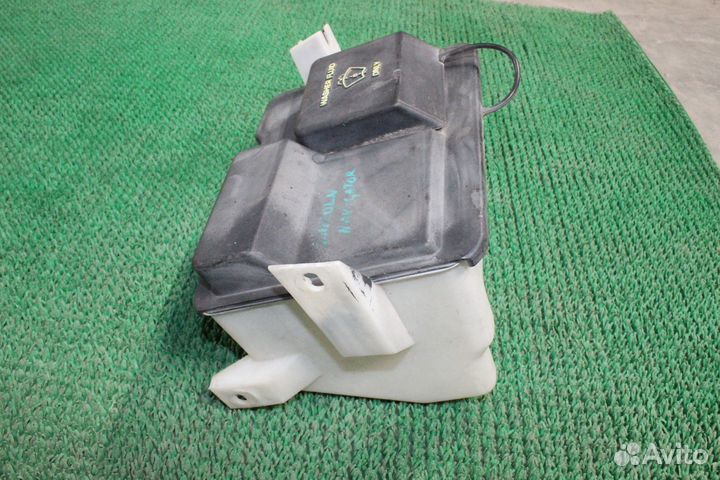 Бачок стеклоомывателя Lincoln Navigator 1