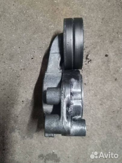 Механизм натяжения ремня, цепи Volkswagen Passat