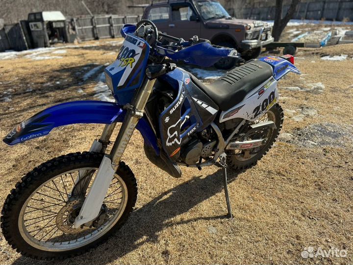 Suzuki TS200R