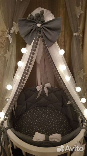 Детская кроватка с маятником круглая