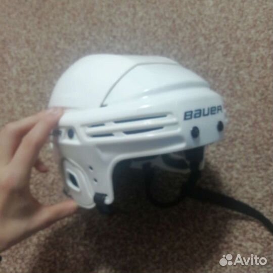 Хоккейный шлем