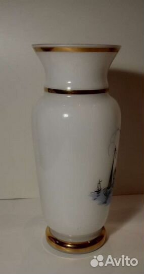 Ваза молочное стекло Чехия