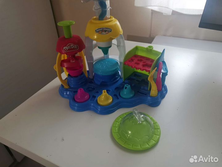 Фабрика пирожных Play Doh