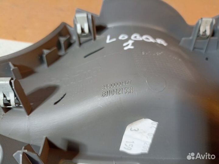 Накладка торпедо центральная Renault Logan 1 1.4