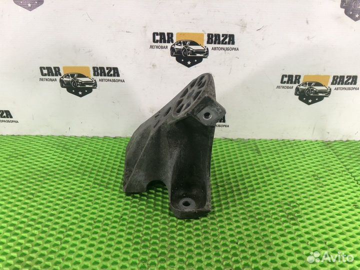 Кронштейн двигателя правый R Audi Q7 4L