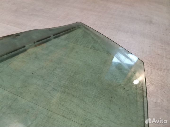Стекло двери переднее левое Renault Megane 2 1.6