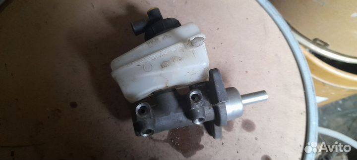Главной тормозной цилиндр Renault Sandero