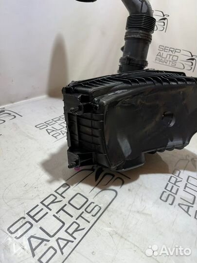 Корпус воздушного фильтра Volkswagen Touareg 7L