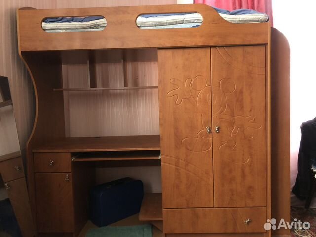 Детская мебель: стол-шкаф-двухярусная кровать