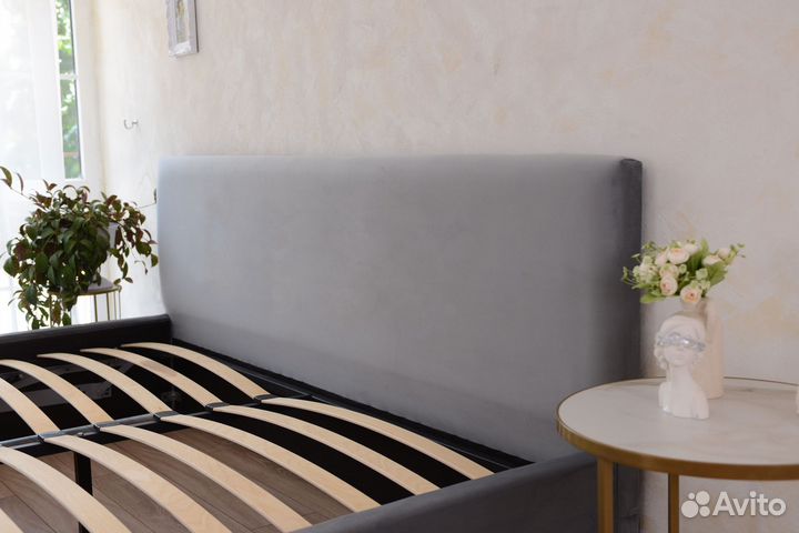 Кровать с подъемным механизмом