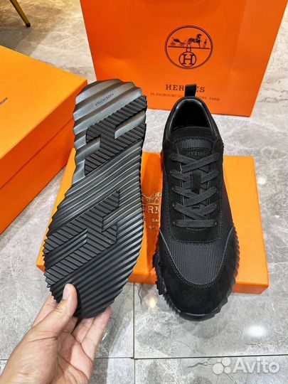 Кроссовки Hermes для стильных и динамичных мужчин