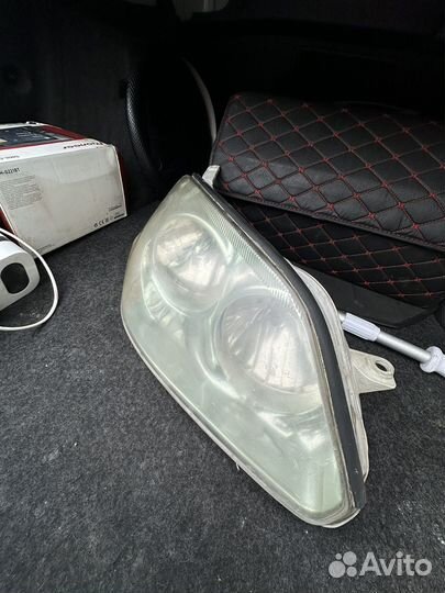 Фара правая toyota