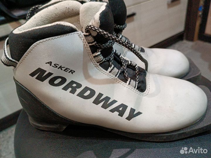 Лыжные ботинки