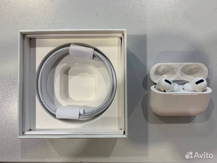 Беспроводные наушники AirPods Pro