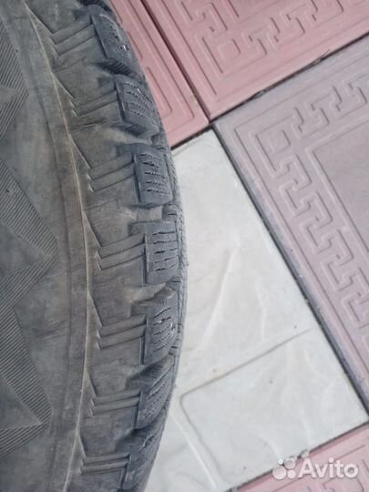 Bridgestone Blizzak Spike-01 205/70 R15