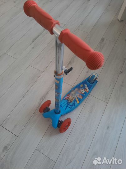 Самокат трехколесный