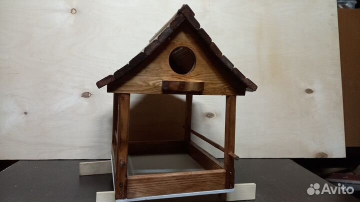 Кормушка для птиц и белок