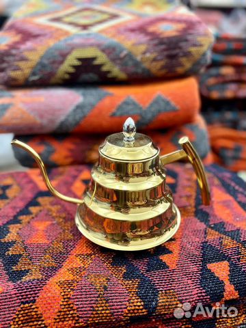 Чайник с длинным носиком