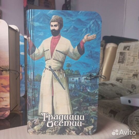 Деревянная коробочка с гравированными стаканчиками