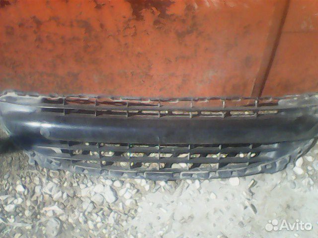 Решетка радиатора в бампер Пежо 207