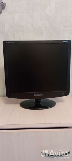 Монитор Samsung