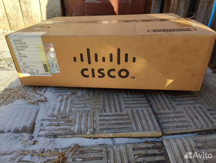 Коммутатор Cisco C1000FE-24T-4G-L