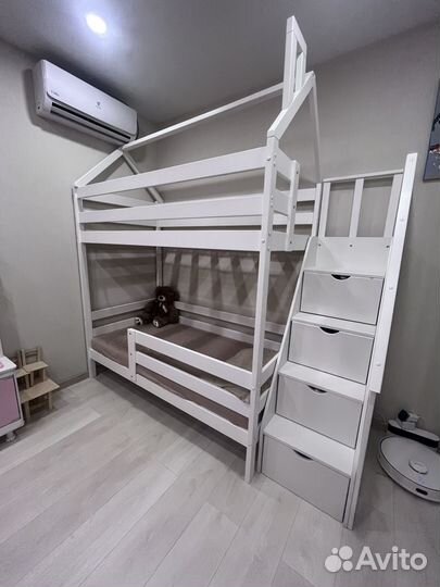 Двухярусная кровать