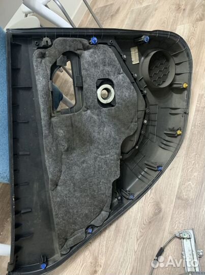 Обшивка двери задняя правая киа рио 2013
