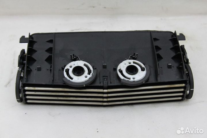 Центральный дефлектор в торпеду беж. Опель Астра Н