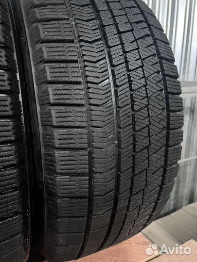 Bridgestone Blizzak VRX2 235/50 R17 96Q
