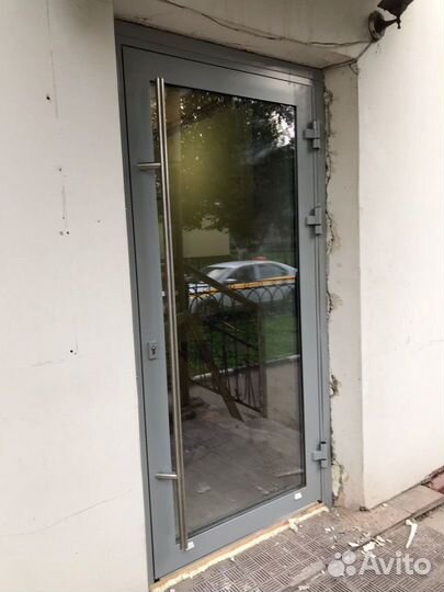 Алюминиевая дверь / Алюминиевые двери