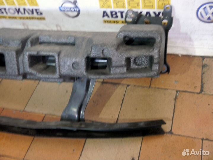 Усилитель бампера переднего Фольксваген Пассат Б6