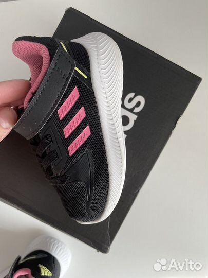 Кроссовки adidas для девочки