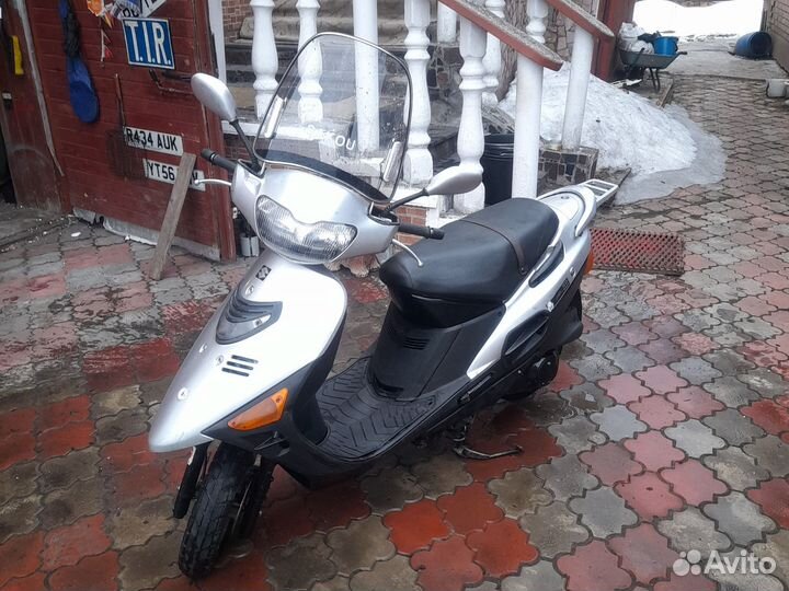 В продаже скутер Suzuki vecstar 150